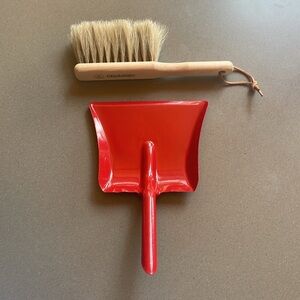 Gluckskafer Child's Dust Pan and Brush Set - Red